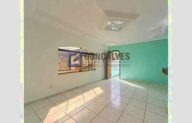 Imagem: A casa possui 4 Dormitórios, 5 Banheiros, 5 Vagas na garagem