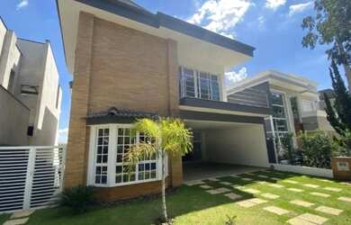 Imagem: A casa em condomínio possui 4 Dormitórios, 5 Banheiros, 4