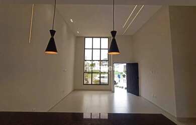 Imagem 2: BELÍSSIMA CASA NO ALPHAVILLE 1 PÉ DIREITO ALTO, PISCINA E DESIGN DE...