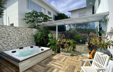 Imagem: A casa possui 4 Dormitórios, 3 Banheiros, 2 Vagas na garagem