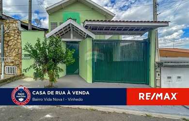 Imagem: A casa possui 3 Dormitórios, 3 Banheiros, 3 Vagas na garagem