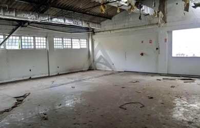 Imagem: O depósito possui 834m² de Área e está localizado em Centro