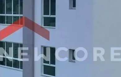 Imagem: O apartamento possui 4 Dormitórios, 2 Banheiros, 2 Vagas na