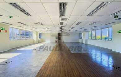 Imagem: O depósito possui 5 Vagas na garagem e 457m² de Área e está