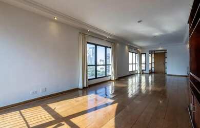 Imagem: O apartamento possui 3 Dormitórios, 1 Banheiro, 3 Vagas na