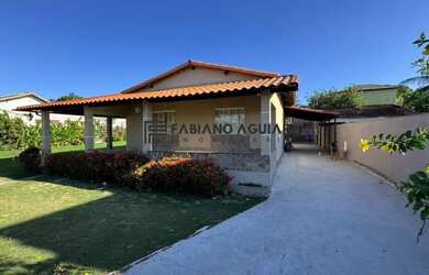 Imagem: A casa possui 4 Dormitórios, 3 Banheiros, 3 Vagas na garagem