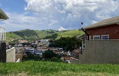 Imagem: O terreno possui 300m² de Área e está localizado em Piracaia