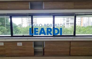 Imagem: O depósito possui 5 Vagas na garagem, 280m² de Área e está