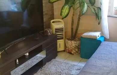 Imagem: A casa possui 3 Dormitórios, 3 Banheiros, 1 Vaga na garagem