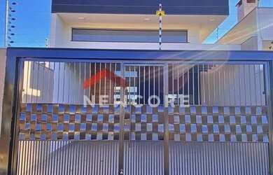 Imagem: A casa possui 3 Dormitórios, 1 Banheiro, 2 Vagas na garagem