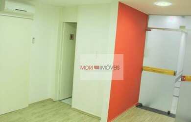 Imagem: O depósito possui 1 Vaga na garagem, 114m² de Área e está