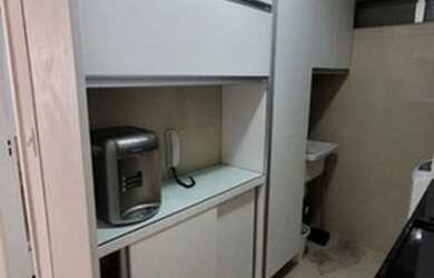 Imagem: O apartamento possui 2 Dormitórios, 1 Banheiro, 1 Vaga na garagem