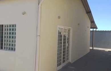 Imagem: A casa em condomínio possui 2 Dormitórios, 3 Banheiros, 3