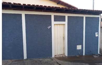 Imagem: A casa possui 3 Dormitórios, 2 Banheiros, 3 Vagas na garagem