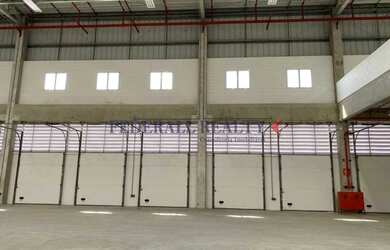 Imagem: O depósito possui 5 Vagas na garagem, 6.153m² de Área e