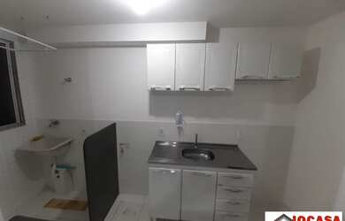 Imagem: O apartamento possui 2 Dormitórios, 1 Banheiro, 1 Vaga na garagem