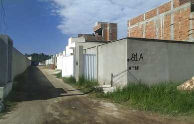Imagem: A casa possui 2 Dormitórios, 1 Banheiro, 4 Vagas na garagem