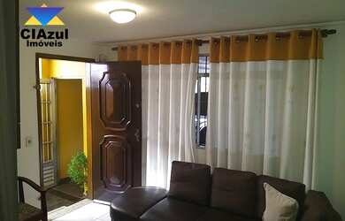 Imagem: A casa possui 4 Dormitórios, 3 Banheiros, 2 Vagas na garagem