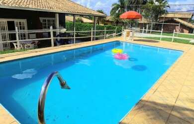 Imagem: A casa possui 3 Dormitórios, 3 Banheiros e 205m² de Área