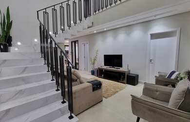 Imagem: A casa possui 4 Dormitórios, 3 Banheiros, 4 Vagas na garagem