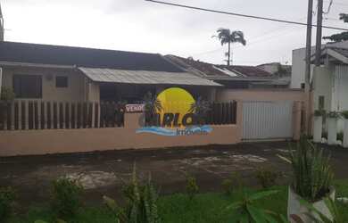 Imagem: A casa possui 3 Dormitórios, 3 Banheiros, 4 Vagas na garagem