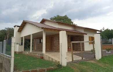 Imagem: A casa em condomínio possui 2 Dormitórios, 1 Banheiro, 450m²