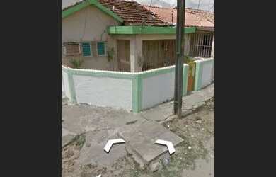 Imagem: A casa possui 2 Dormitórios, 1 Vaga na garagem e está localizado