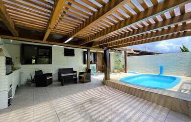 Imagem 2: Exclusividade Gisa Barros Imobiliária! Geminado com piscina no Centro de Imbé!