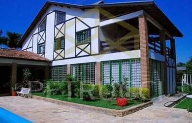 Imagem: A casa possui 5 Dormitórios, 4 Banheiros, 5 Vagas na garagem