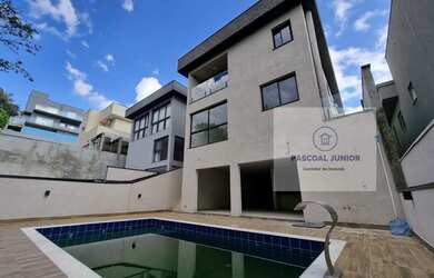 Imagem: A casa em condomínio possui 4 Dormitórios, 2 Banheiros, 2