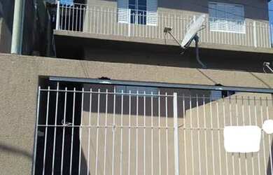 Imagem: A casa possui 2 Dormitórios, 1 Banheiro, 1 Vaga na garagem