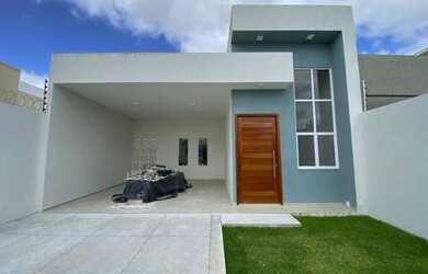 Imagem: A casa possui 3 Dormitórios, 3 Banheiros, 4 Vagas na garagem