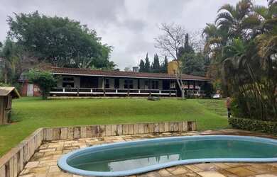 Imagem: A casa em condomínio possui 3 Dormitórios, 3 Banheiros, 5