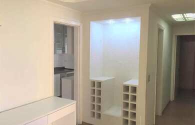 Imagem: O apartamento e possui 3 Dormitórios, Suítes, 2 Banheiros