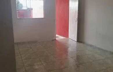 Imagem: A casa possui 2 Dormitórios, 2 Banheiros, 1 Vaga na garagem