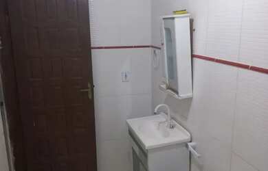 Imagem: A casa possui 2 Dormitórios, 1 Banheiro e está localizado