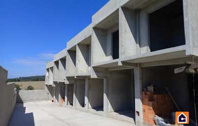 Imagem: A casa possui 2 Dormitórios, 1 Banheiro, 1 Vaga na garagem