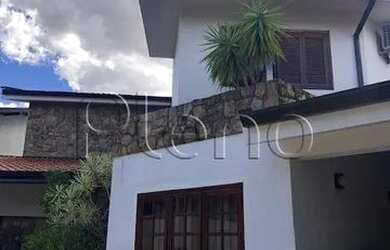 Imagem: A casa possui 4 Dormitórios, 3 Banheiros, 5 Vagas na garagem