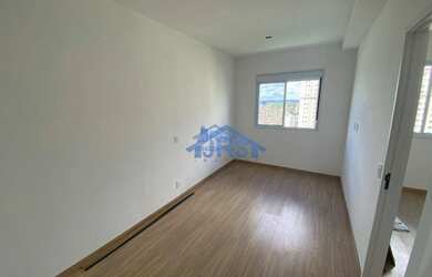 Imagem: O apartamento possui 1 Dormitório, 1 Banheiro, 1 Vaga na garagem