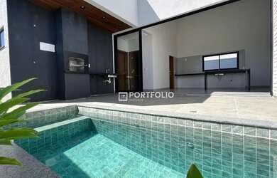 Imagem: A casa possui 3 Dormitórios, 4 Banheiros, 4 Vagas na garagem