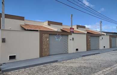 Imagem: A casa possui 2 Dormitórios, 1 Banheiro, 1 Vaga na garagem