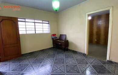 Imagem: A casa possui 2 Dormitórios, 1 Banheiro, 1 Vaga na garagem