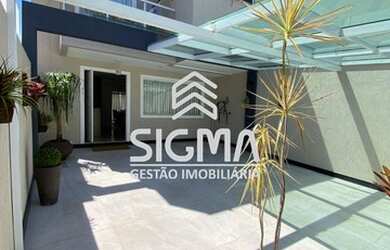 Imagem: A casa possui 3 Dormitórios, 4 Banheiros, 2 Vagas na garagem