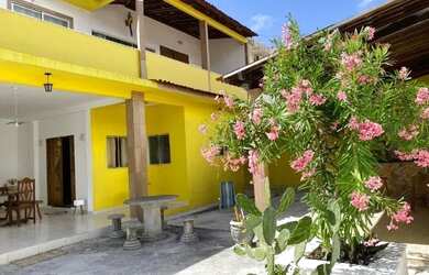 Imagem: A casa possui 4 Dormitórios e 4 Vagas na garagem e está localizado