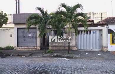 Imagem: A casa possui 5 Dormitórios, 5 Banheiros, 2 Vagas na garagem