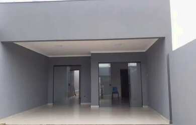 Imagem: A casa possui 3 Dormitórios, 1 Banheiro, 4 Vagas na garagem