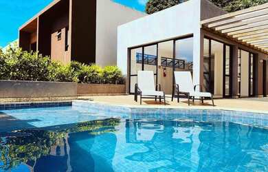 Imagem: A casa possui 3 Dormitórios, 2 Banheiros, 2 Vagas na garagem