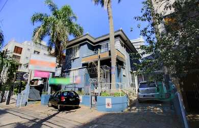 Imagem: A casa possui 5 Dormitórios, 3 Banheiros, 5 Vagas na garagem