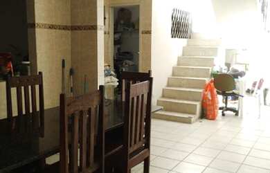 Imagem: A casa possui 4 Dormitórios, 4 Banheiros, 2 Vagas na garagem