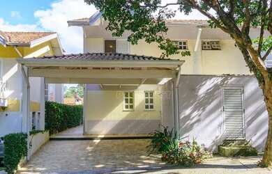 Imagem: A casa em condomínio possui 3 Dormitórios, 3 Banheiros, 2